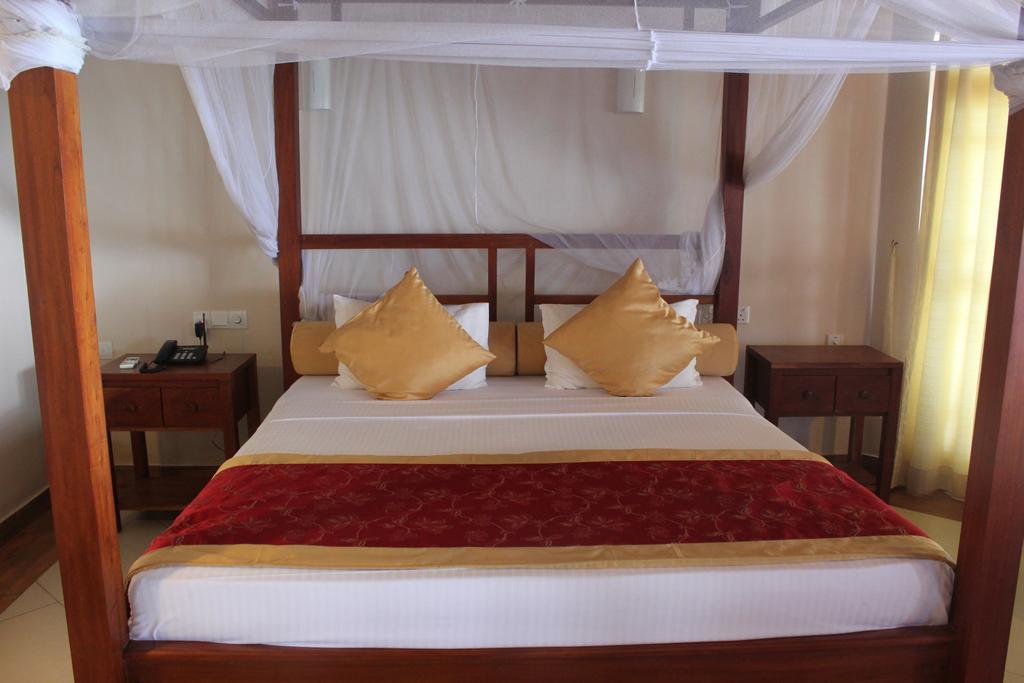 Warahena Beach Hotel Bentota Eksteriør billede