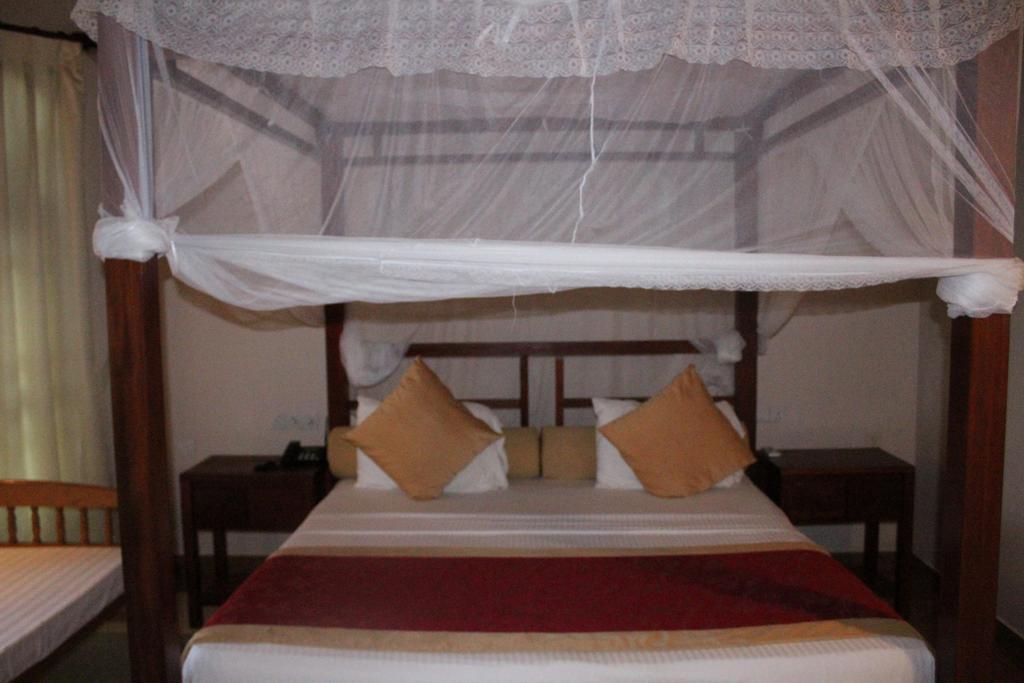 Warahena Beach Hotel Bentota Eksteriør billede