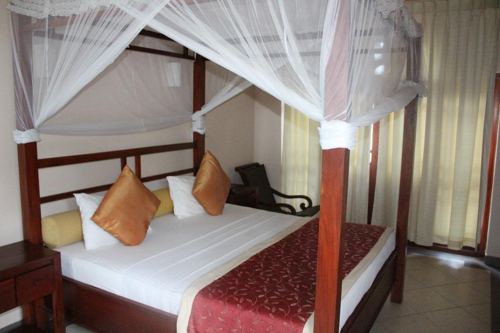 Warahena Beach Hotel Bentota Eksteriør billede