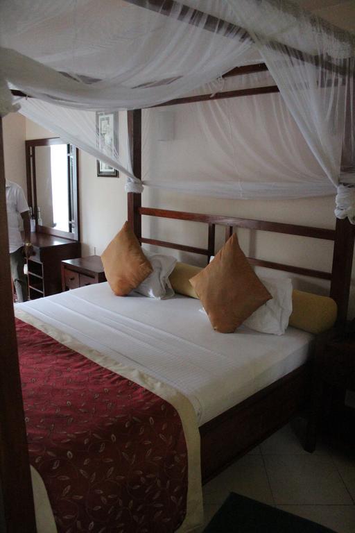 Warahena Beach Hotel Bentota Eksteriør billede