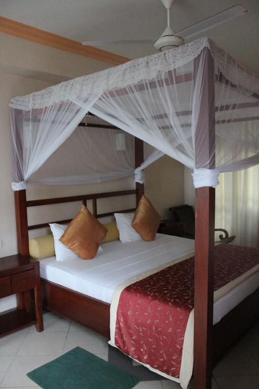 Warahena Beach Hotel Bentota Eksteriør billede